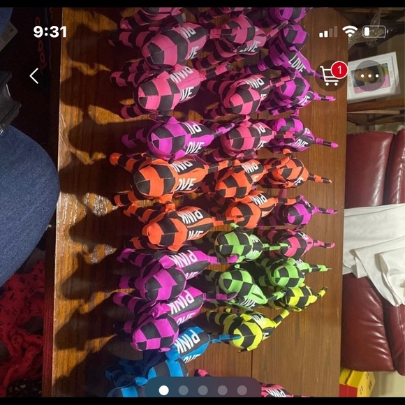 Bundle of 30 Pink dogs - Picture 5 of 6